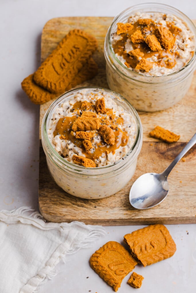 Biscoff overnight oats in mason jars.