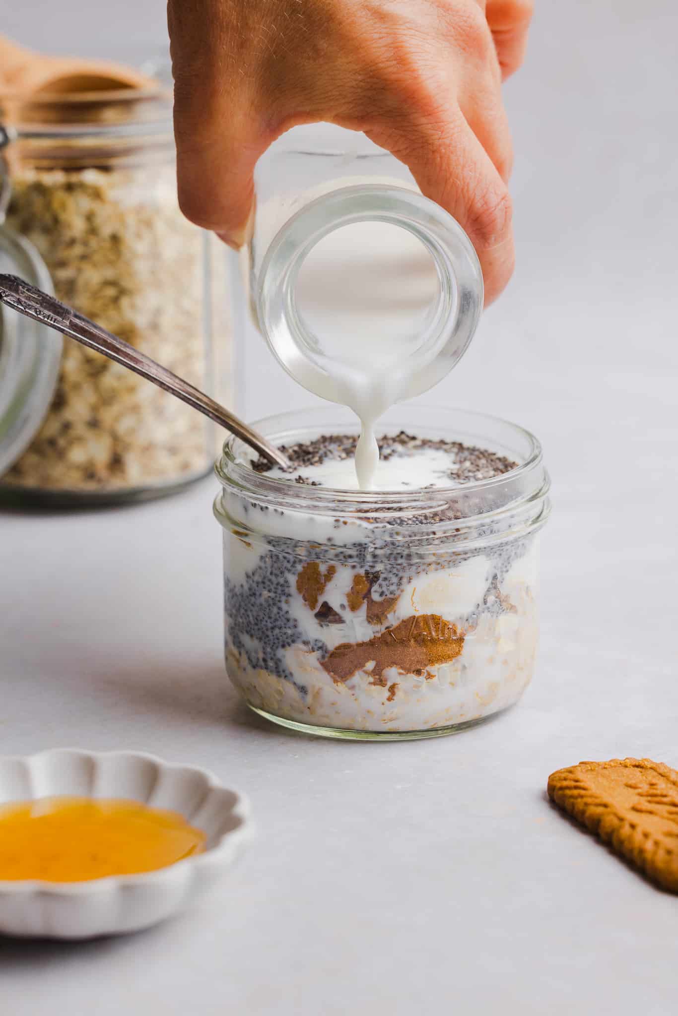 ingredients for biscoff overnight oats in a glass mason jar. 
