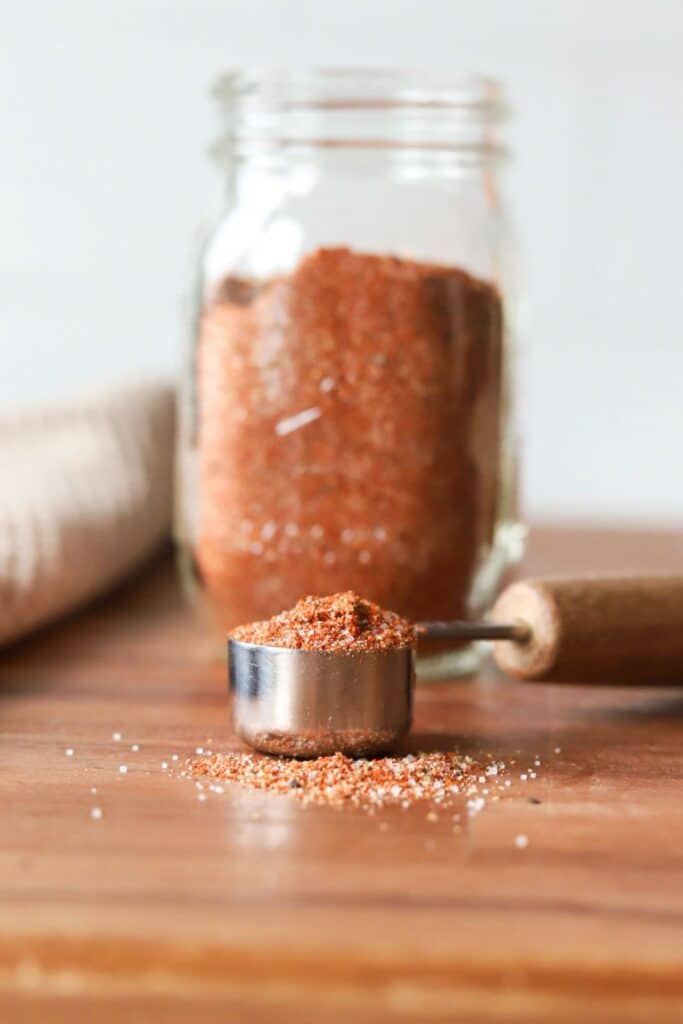 A measuring spoon full of buffalo chicken dry rub.