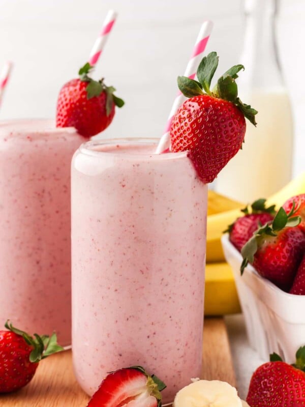 A strawberry banana smoothie garnished with a strawberry.