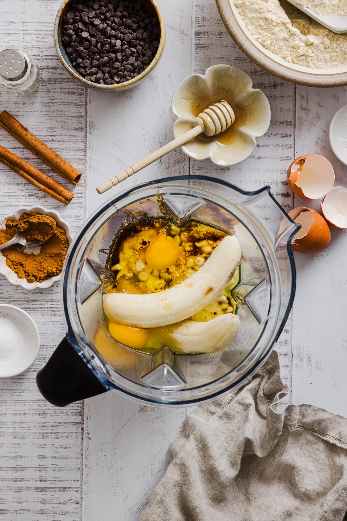 Banana, eggs, cottage cheese, oil and vanilla in a blender.