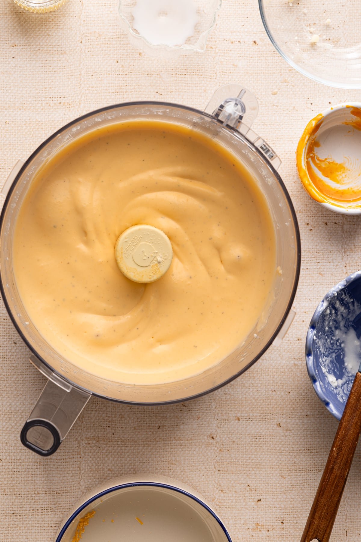 Sauce for buffalo chicken mac and cheese smooth in a food processor.